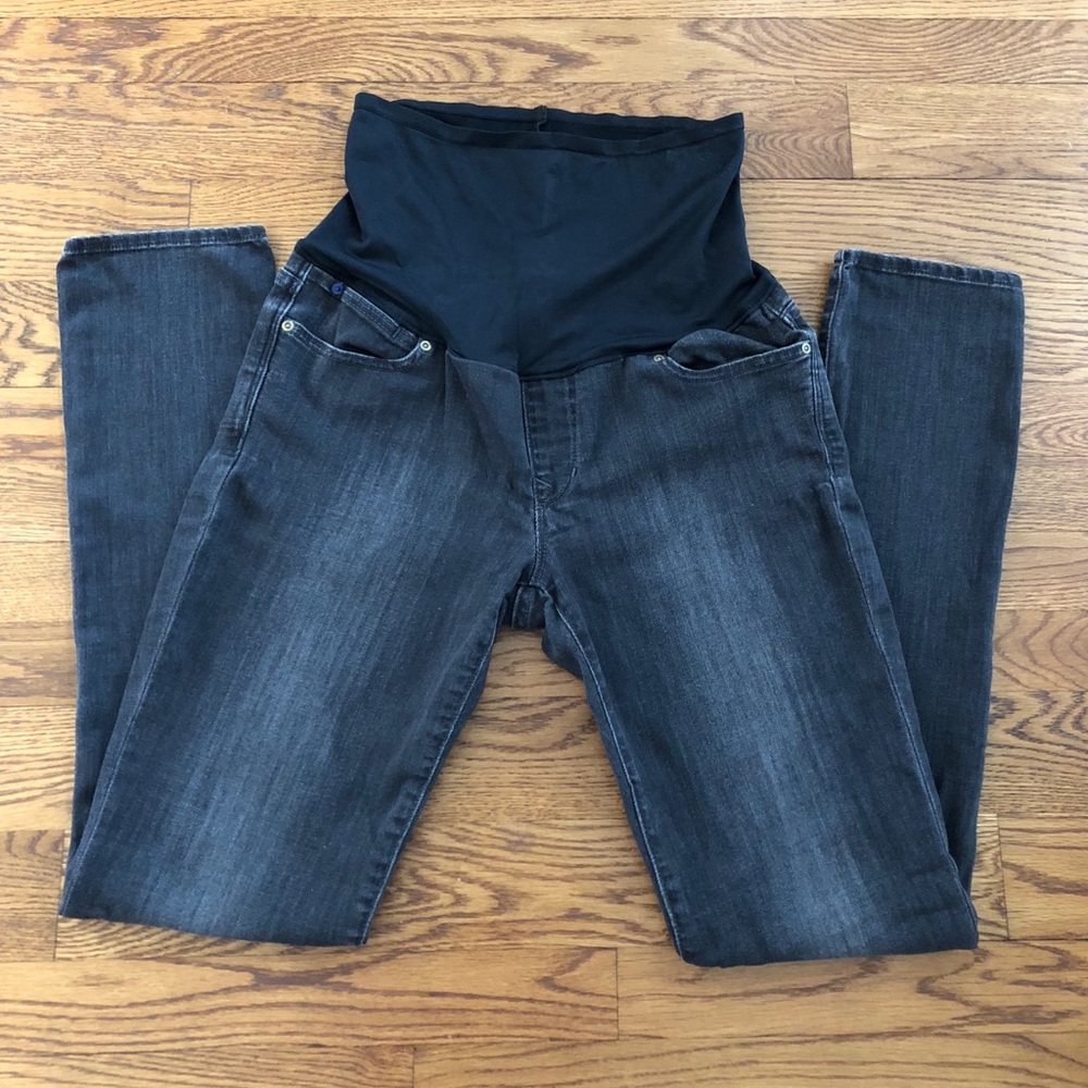 Momma look! Skinny black maternity jeans